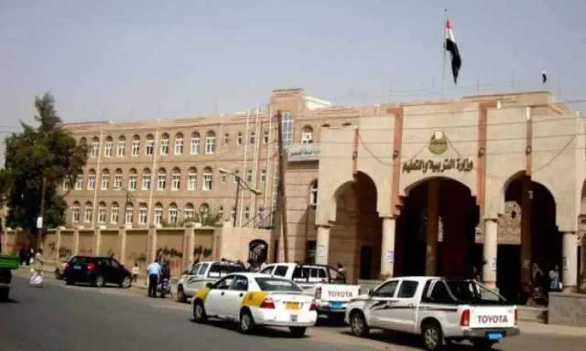 قاسم: وزارة التربية تطور الهياكل وتنسى رواتب موظفيها